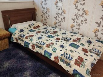 Drevené postele – 2 ks, možnosť rozloženia