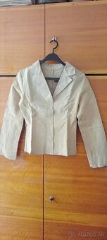 Predám jelenicovú vestu + 7 šálov