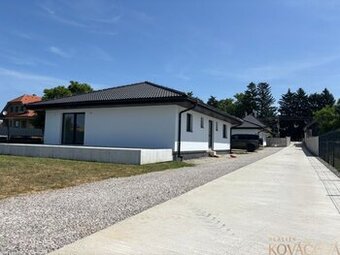 Na predaj novostavba – moderný bungalov v obci Podlužany