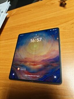 Honor Magic V6 zlatý