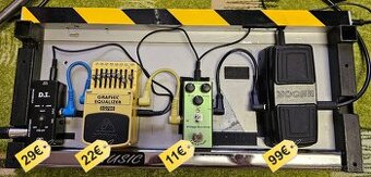 Osadený pedalboard