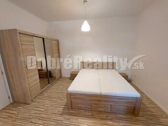 PRENÁJOM: VEĽKOMETRÁŽNY 1 IZBOVÝ BYT S LOGGIOU, CENTRUM