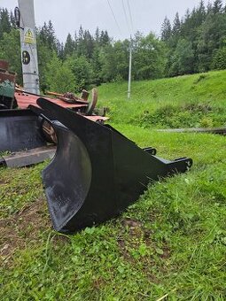 Predám zachovalý predný rampovač Agama na Ukt