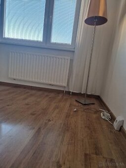 Laminatova podlaha cca 40m2