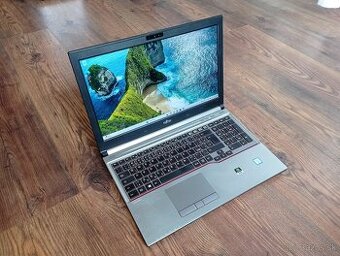 Notebook Fujitsu / i7 / 16GB / 512GB / 15.6" - 1