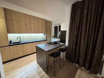 Na prenájom – nadštandardný 3-izbový byt s nábytkom na mieru