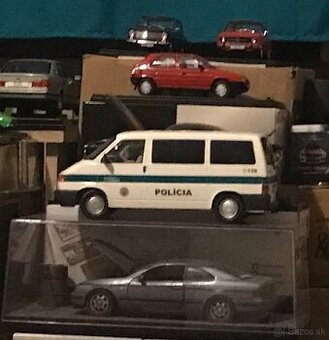 Mercedes 1:18 otvaratelny prerabka na vrakovisko (vitrínka)