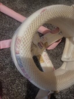 Prilba a pomôcka na chodenie