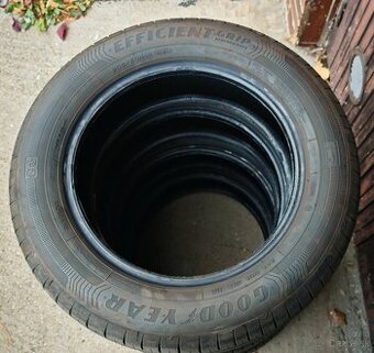 Nove pneu Goodyear EfficientGrip Performance 205/60 R16 92H