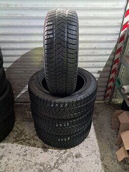 Pirelli zimné 215/60/R16