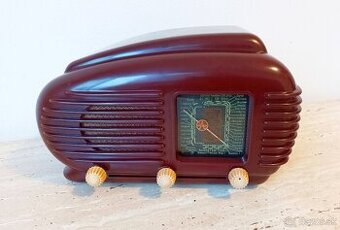 Staré rádio Tesla Talisman 308U v designu ART DECO