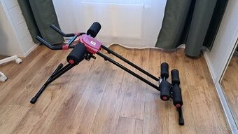 Posilovací stroj na brucho