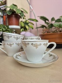 Šálky s tanierikom