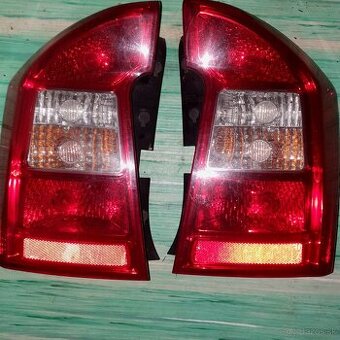 Zadne svetla Kia Carens