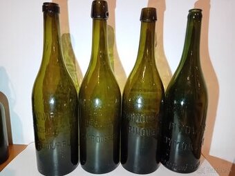 Staré pivové fľaše