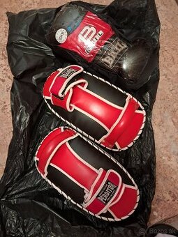 Boxerské rukavice a lapy