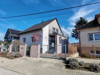 Krásny priestranný 5-izbový RD, 300m2, pozemok 1.008m2, Tren