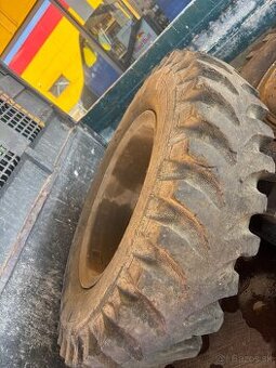 V3S Praga pneumatika s diskom