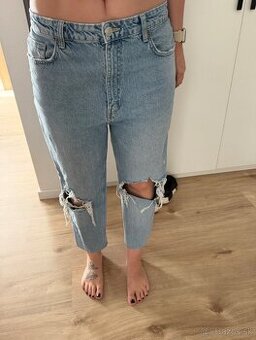 Krásne dámske rifle s dierami