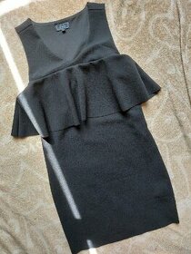 Elegantne čierne šaty s volanom Medicine - 1