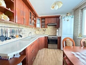 Pekný 2 izbový byt Beckov - 2 x lodžia, zariadený, záhrada