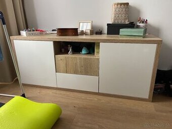 Skrinka pod televizor