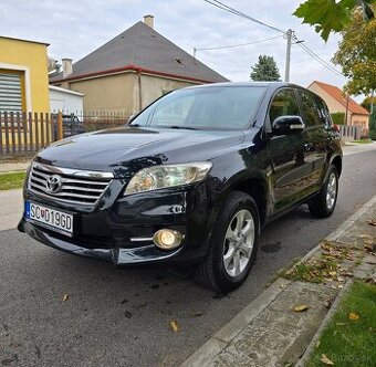 Toyota RAV4 2.0 benzín 2WD 9/2011 pôvod SR