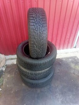 Predám 4ks zimné pneu.185/60R15 Nokian dezén 6,4mm