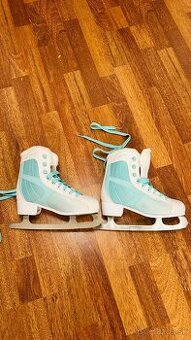 Dievčenské korčule 38