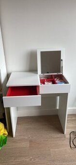 Kozmetický stolík Brimnes