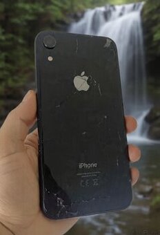 Predám iPhone XR 64GB – rozbitý