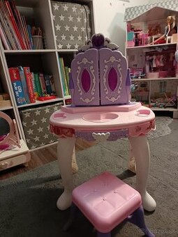 Kozmetický stolík