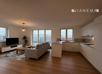 NA PREDAJ priestranný 2 izbový byt s veľkometrážnou terasou