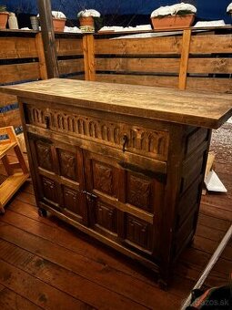 Predam starozitnu komodu