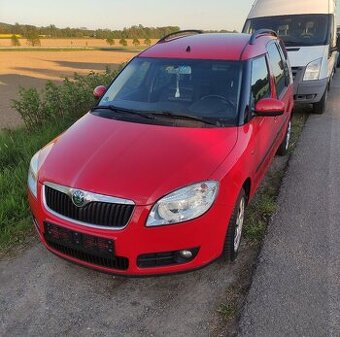 Škoda Roomster 1.6 16V MPI benzín červená