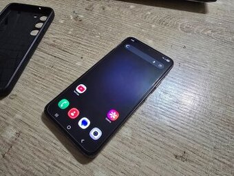 Samsung S23 256gb plnefunkcny displej bez skrabancov bolo na