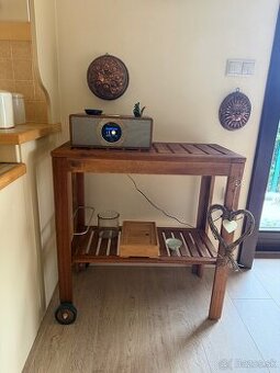 Servírovací stolík