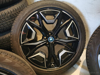 BMW iX (I20) - orig. 22" alu disky s celoročnými pneu 7+ mm