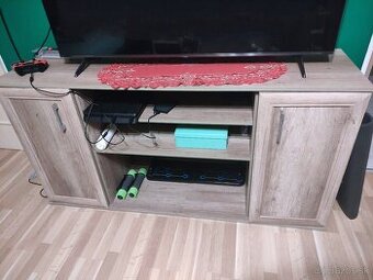 Drevena TV skriňa