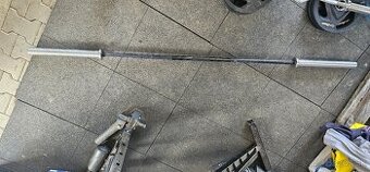 ✅ Olympijská tyč GymBeam LIFTER 20 kg – 220 cm, nosnosť 900