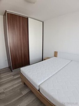 Na prenájom 2-izbový byt s balkónom