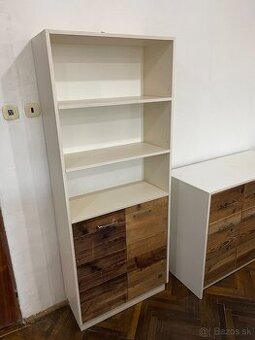 Skrinka z kartáčovaného dreva