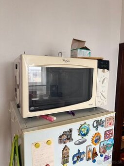 Mikrovlnka Whirlpool s grilom