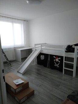 Posteľ so šmýkalkou 90x200