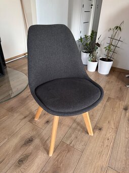 Jedálenské stoličky