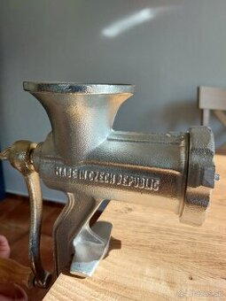 Značkový liatinový mlynček na mäso Porkert vel. 8