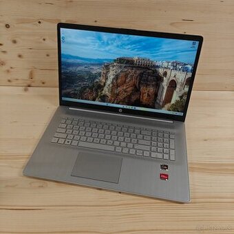 HP Laptop 17 – Veľký 17,3" displej / AMD Ryzen 3 7320U / 25