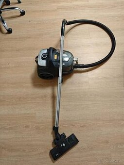 ETA Grande Animal – výkonný bezvreckový vysávač