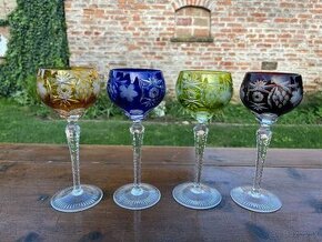 Staré farebné krištáľové poháre