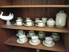 Kávová súprava, ozdobné vázy, misa, taniere, poháre